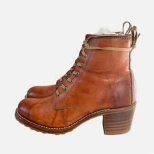 Genuine vintage Frye Sabrina Lace Up Heeled Bootie Size 10 in Saddle Brown